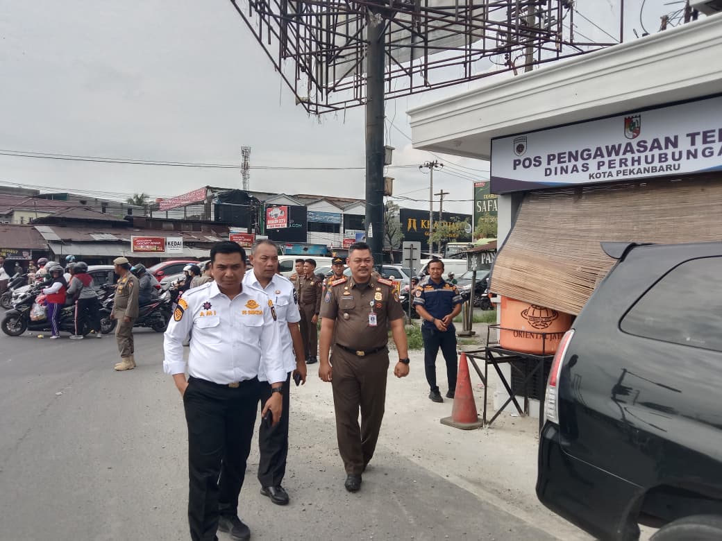 Plh Sekda Bersama Satpol PP dan Dishub Tinjau Pos Terpadu Simpang Panam