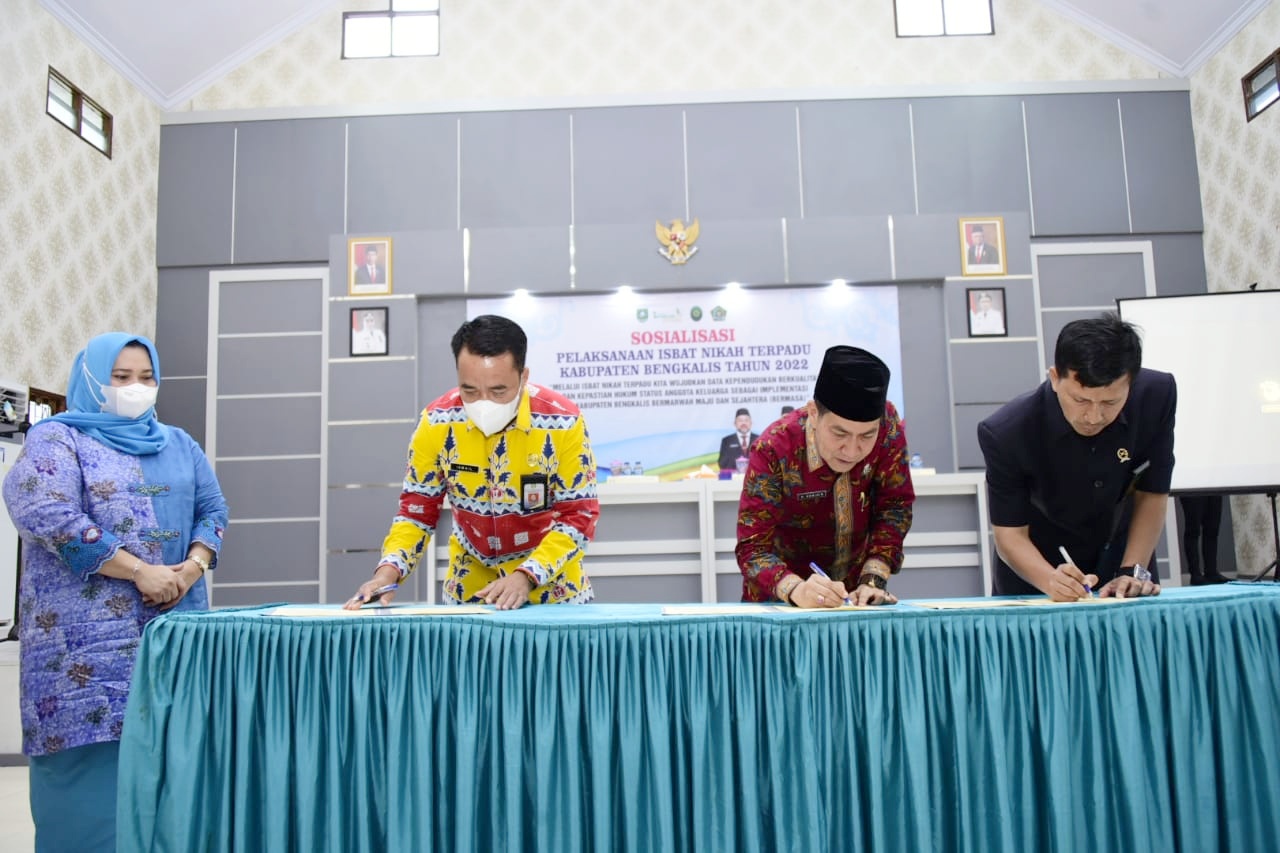 Bupati Kasmarni Buka Sosialisasi Isbat Nikah Terpadu