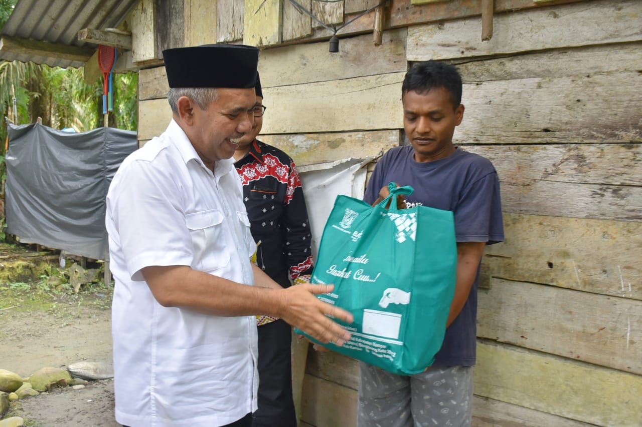 Usai Safari Besama PSF Kampar, Dr Kamsol Sisir Warga Miskin di Gunung Bungsu