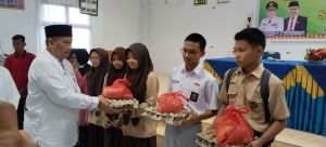 Bantuan Sosial Ramadan, SMAN 8 Pekanbaru Salurkan 612 Paket Sembako