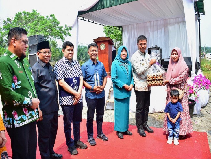 Bersama Bupati Kampar, Ketua PKK Launching Paket PKMK untuk Anak Stunting