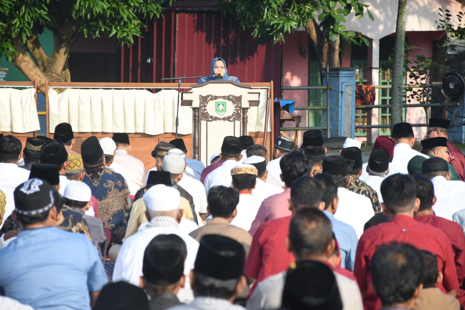 Bupati Kasmarni Shalat Idul Adha di Lapangan Terminal Duri Bestari, Do'akan yang Berkurban Ikhlas dan Diterima Allah