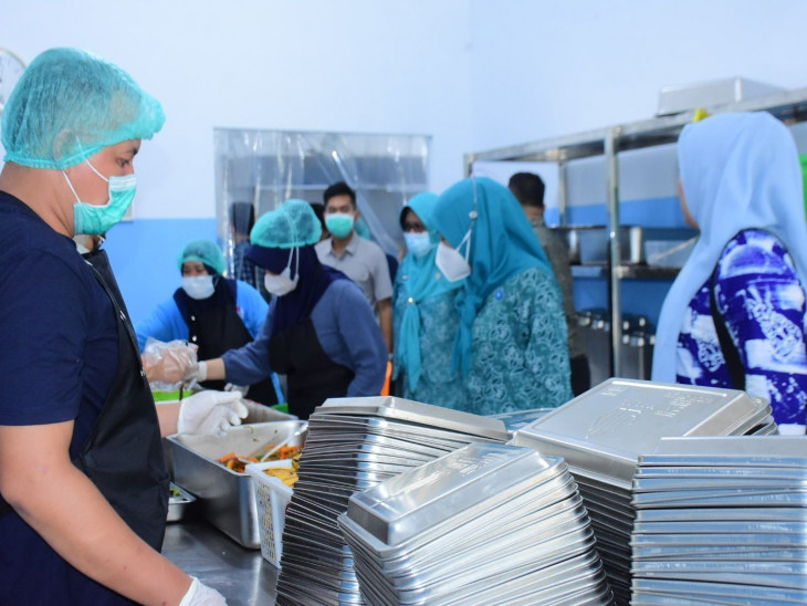 Pastikan Standar Terpenuhi, Ketua TP PKK Kampar Tinjau Dapur MBG di Desa Lereng Kecamatan Kuok