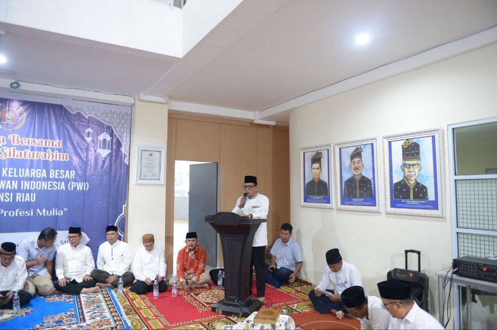 Mewakili Pj Gubri, Kadis Kominfotik Riau Buka Puasa Bersama PWI Riau