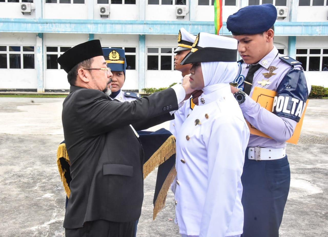 Kukuhkan Taruna Kemaritiman Polbeng, Bupati Harapkan SDM Terus Meningkatkan