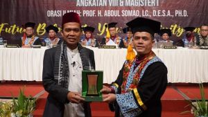 UAS Beri Motivasi Lulusan Institut Agama Islam Lukman Edy