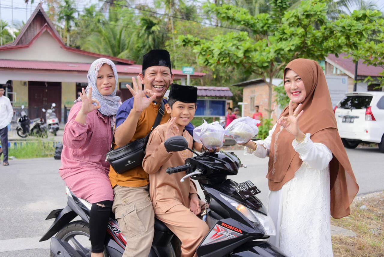 Semarakkan Ramadhan, TP PKK Bengkalis Berbagi Takjil Sasar Pengguna Jalan