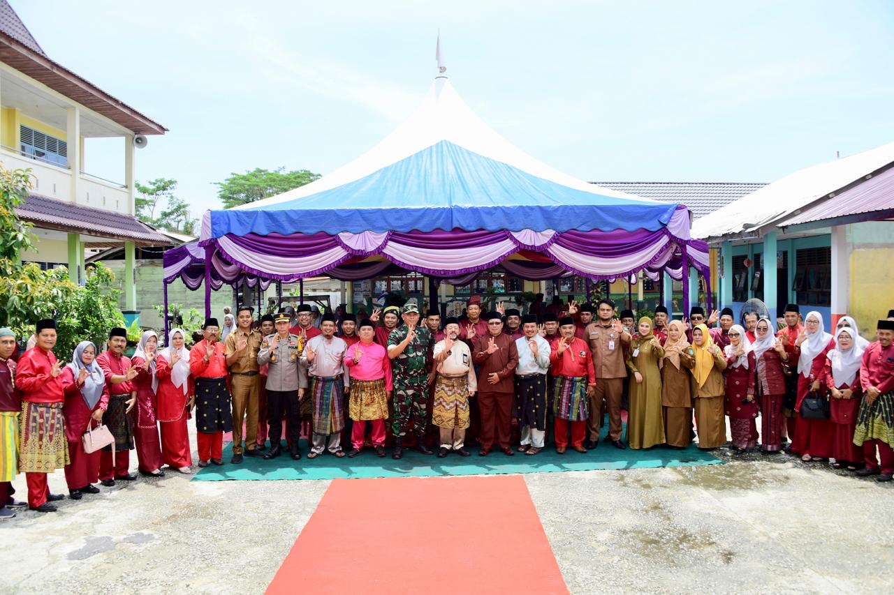 Bupati Kasmarni Harap Kepala Sekolah Fokus dan Optimalkan Kinerja Demi Kemajuan Pendidikan