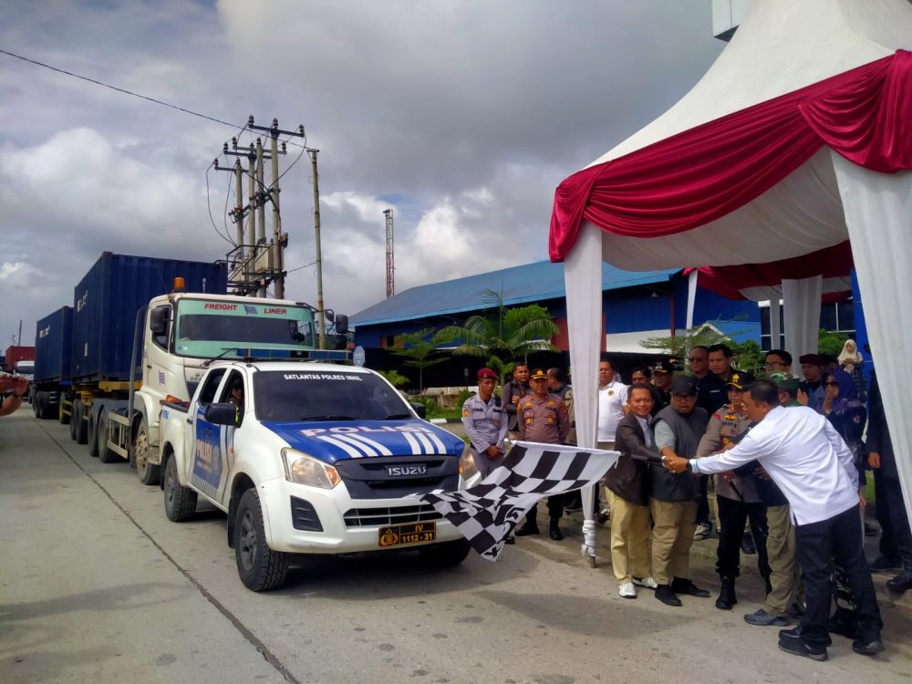 Belasan Polisi Inhil Kawal Truk Pengangkut Surat Suara