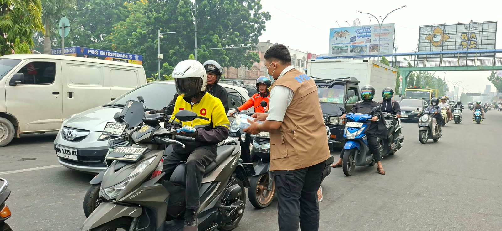 Kualitas Udara Berbahaya, Pemprov Riau Sebar Masker Di Lima Titik