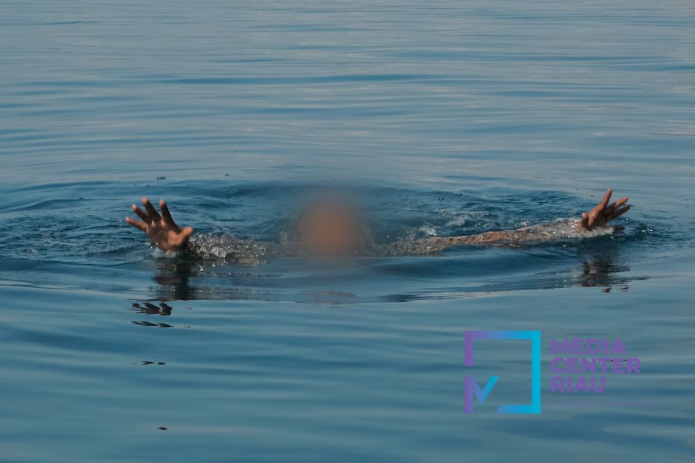 Lagi Naik Sampan Seorang Bocah Tenggelam di Sungai Kampar