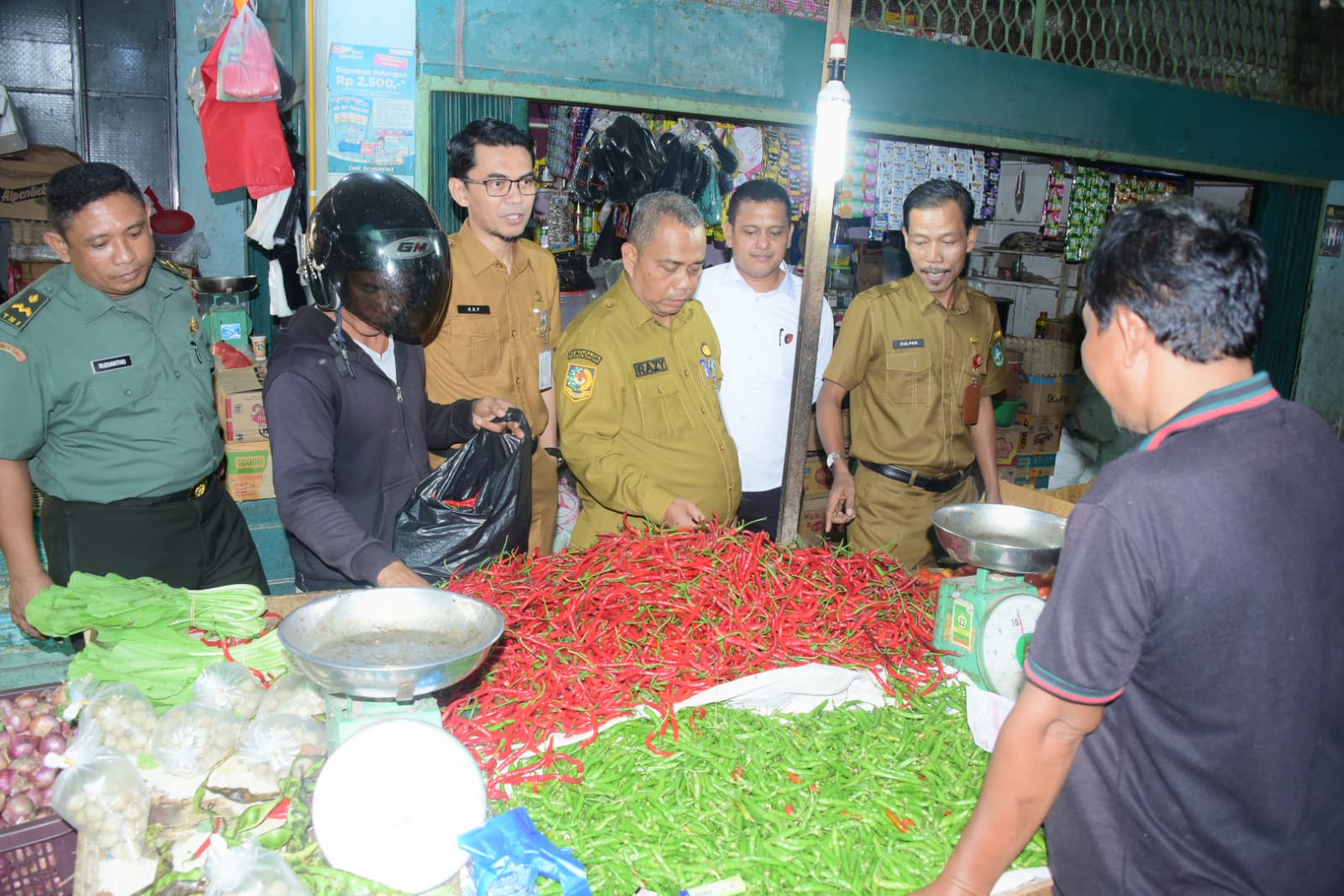 Pastikan Kesedian Bahan Pokok dan Stabil Harga di Pasar, Bupati Bengkalis Lakukan Sidak