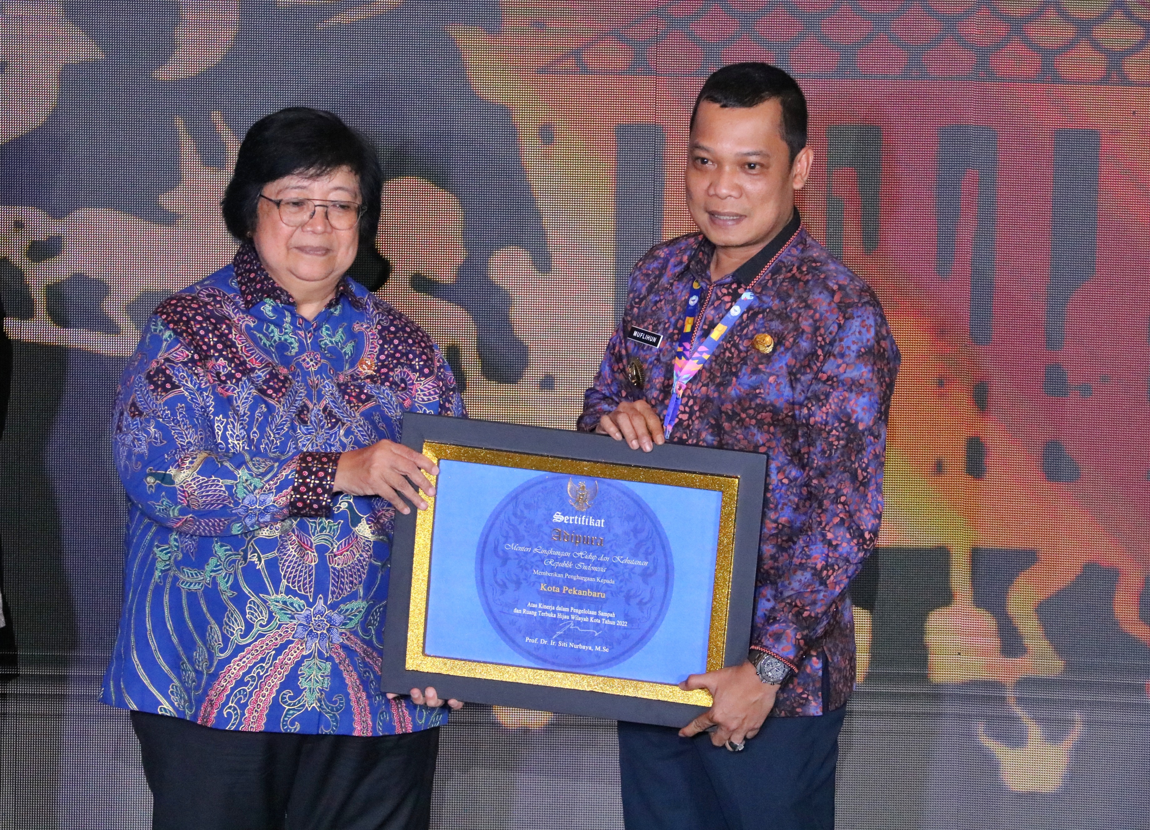 Kerja Keras Berbuah Manis, Pekanbaru Terima Sertifikat Adipura dari Menteri LHK