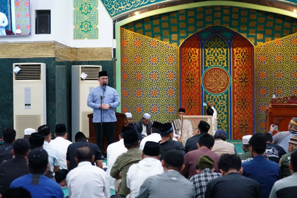 Tarawih Perdana Ramadan 1447 H, Sekda Riau Tekankan Nilai Ibadah dan Kepedulian Sosial