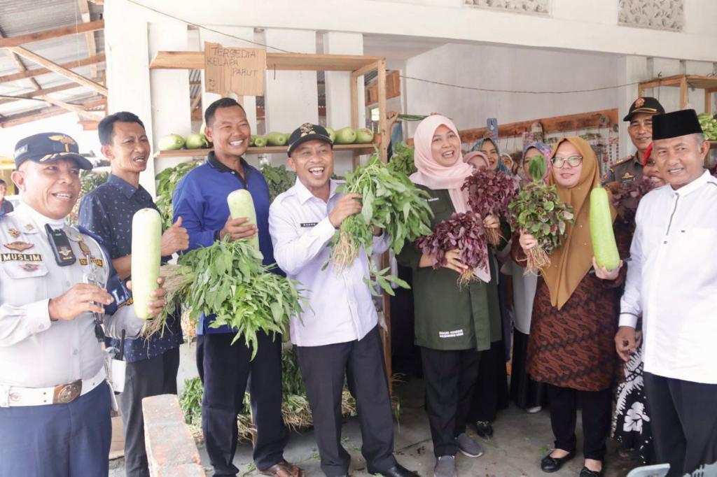 Wabup Bagus Santoso Resmikan Warung “Raja Sayur” Desa Pambang Baru