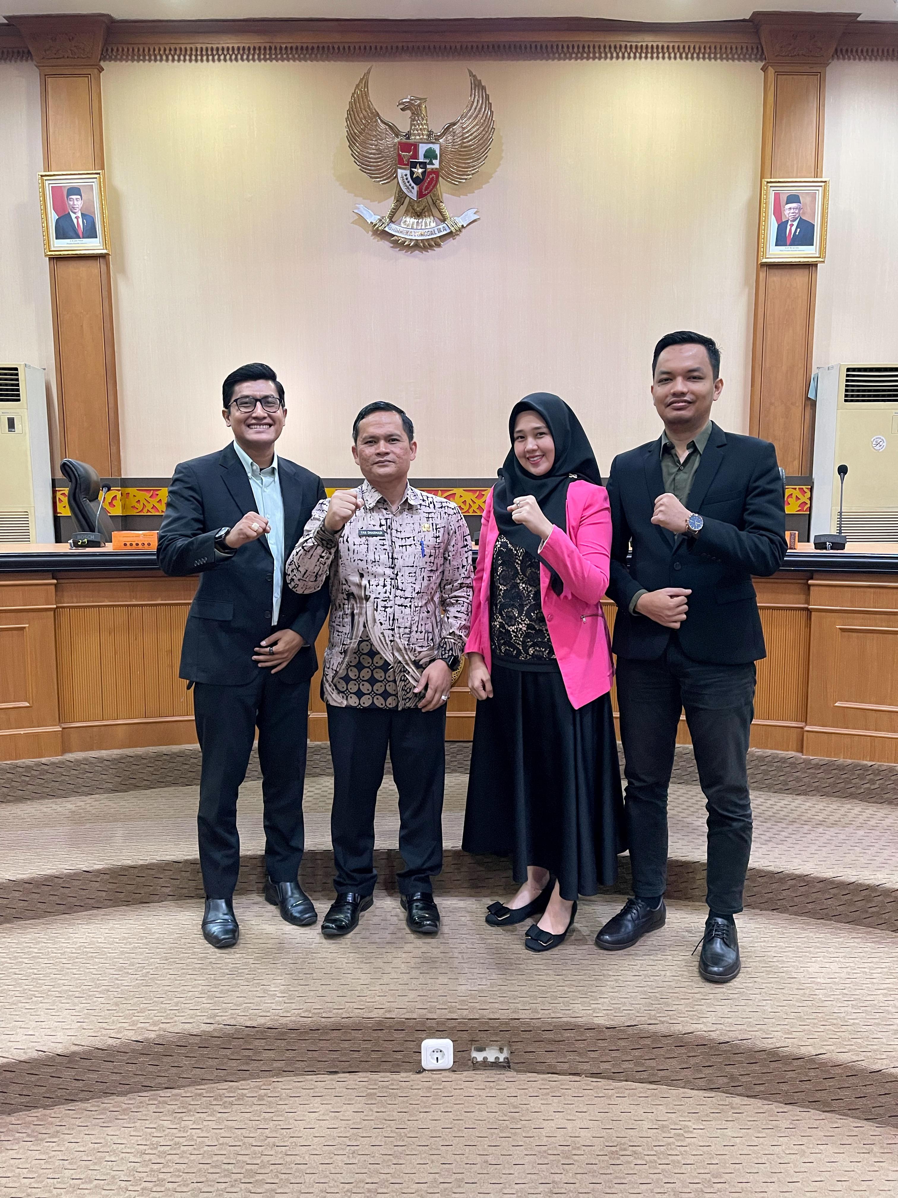 PELAKSANAAN PEMBERIAN BANTUAN HUKUM ANTARA PEMPROV RIAU DENGAN LBH TUAH NEGERI NUSANTARA KOTA PEKANBARU