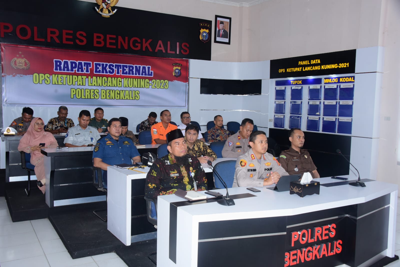 Bupati Kasmarni Ikuti Rapat Kesiapan Pengamanan Idul Fitri 1444 Hijriyah Secara Virtual