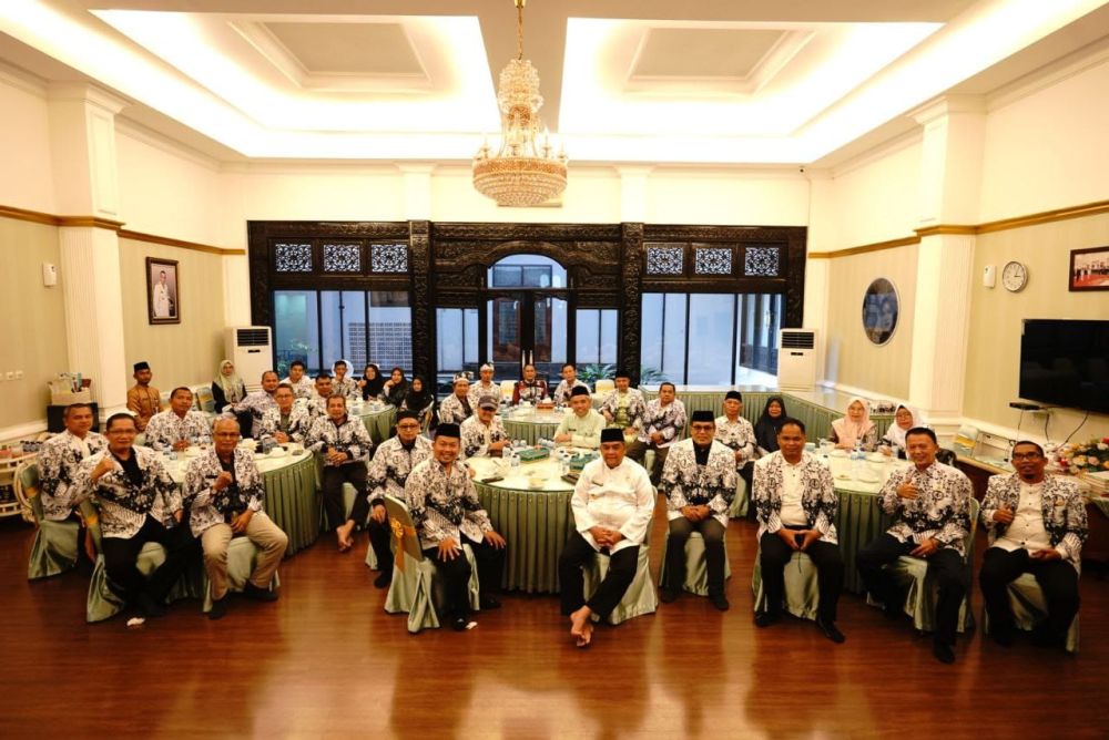 Plt. Gubri Terima Audiensi PGRI se Provinsi Riau