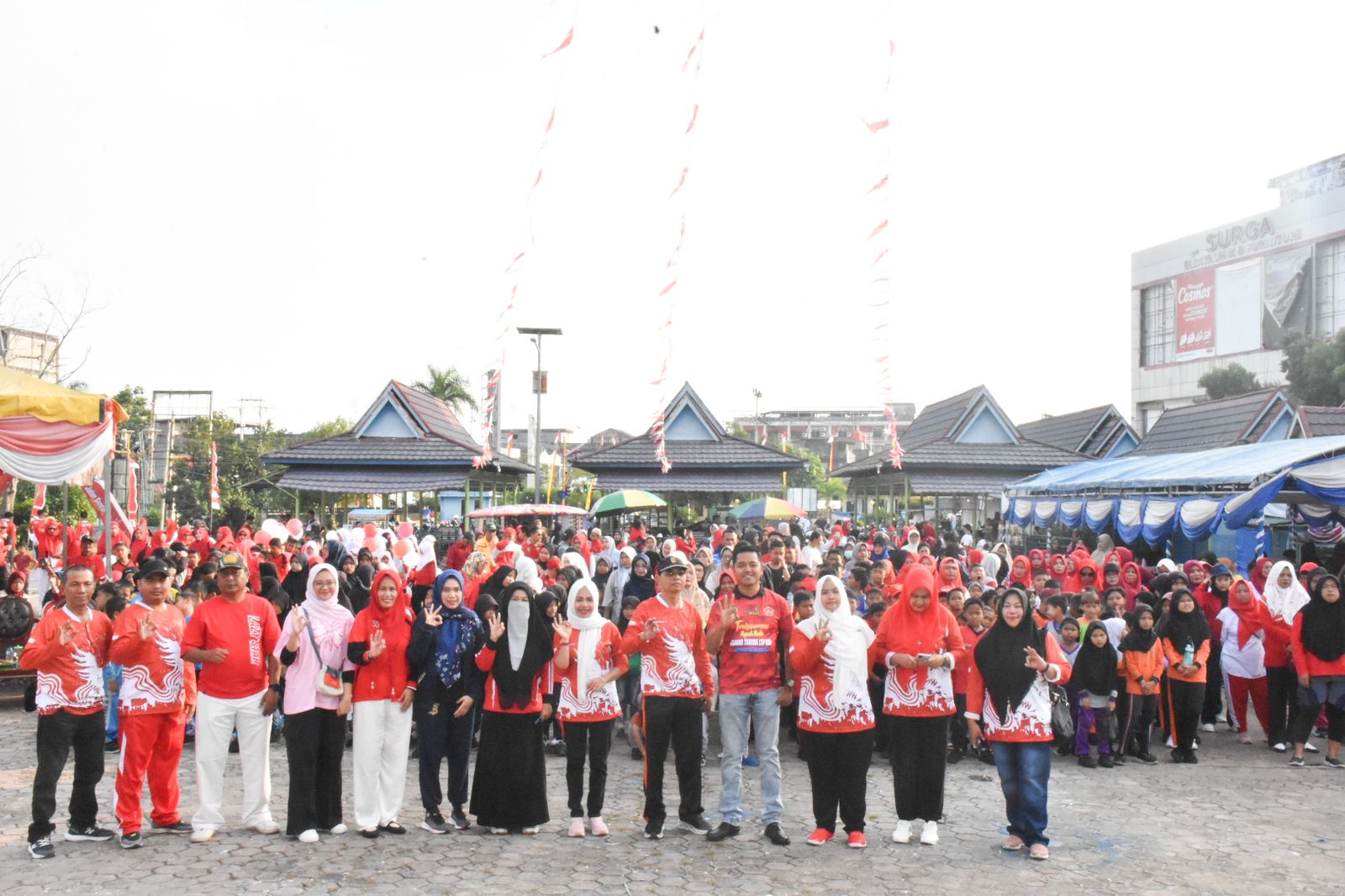 Semarak dan Meriahkan Puncak HUT Ke-79 RI, Kelurahan Rimba Sekampung Gelar Jalan Santai dan Senam Sehat