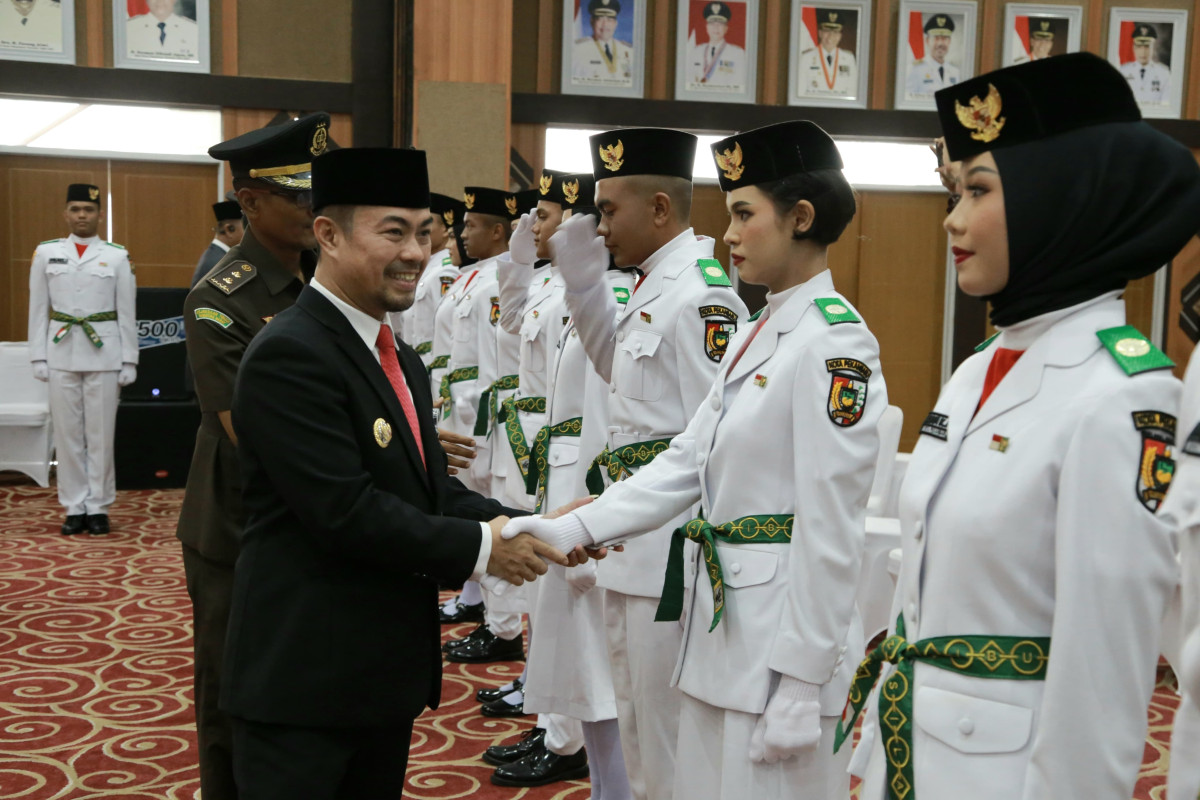 Pj Wako Kukuhkan 40 Anggota Paskibraka Kota Pekanbaru