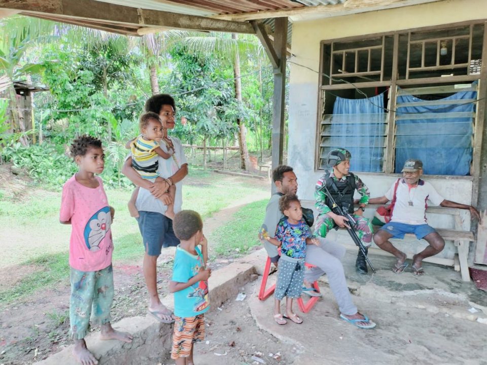 Prajurit Bima Sakti Kunjungi Rumah Tokoh Adat Kp.Sach