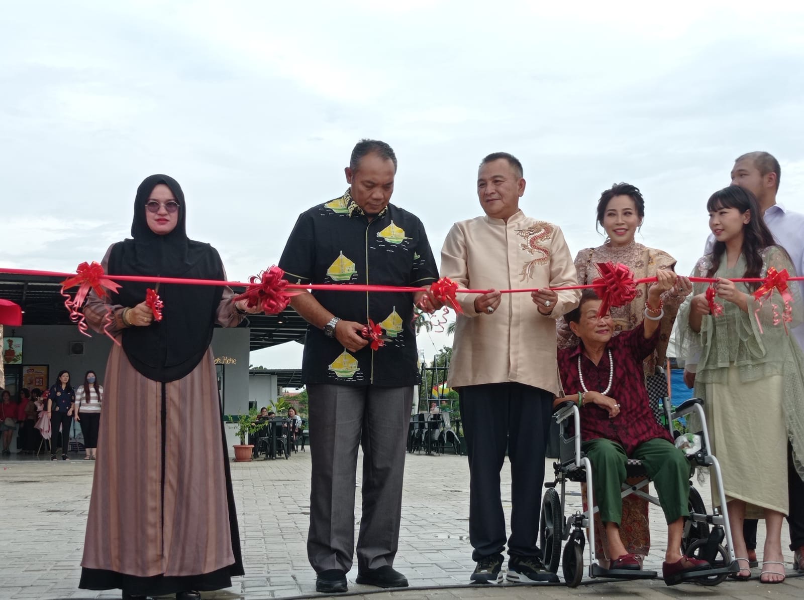 Asisten II Setdako Pekanbaru Resmikan Rumbai Food Paradise